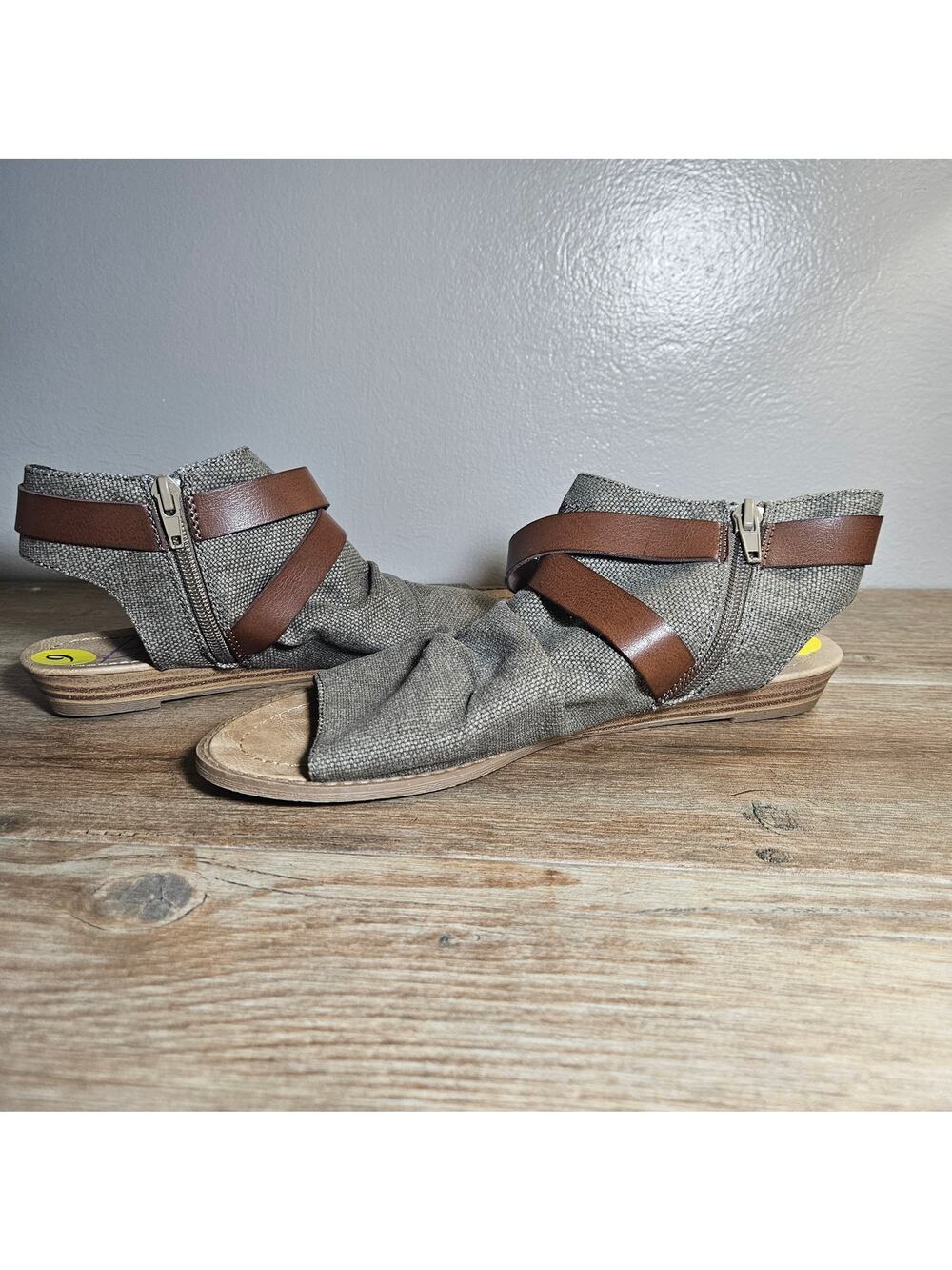 Blowfish Malibu Womens 9 Flat Sandals Grey Canvas Boho Gladiator New w/o Tags